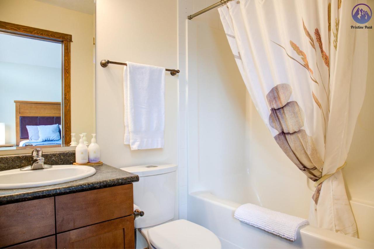 Fire Mountain Two Bedroom Condo Canmore Eksteriør billede