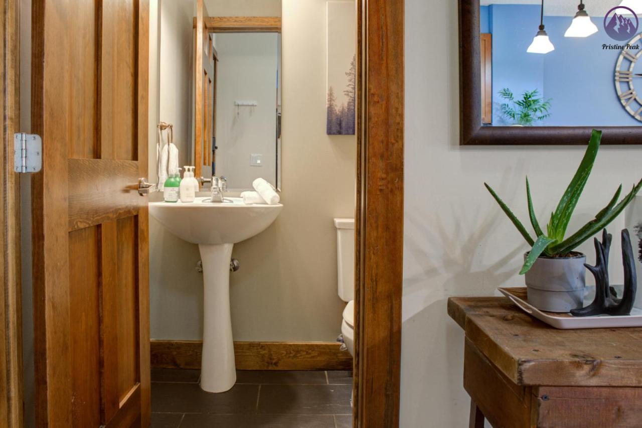 Fire Mountain Two Bedroom Condo Canmore Eksteriør billede